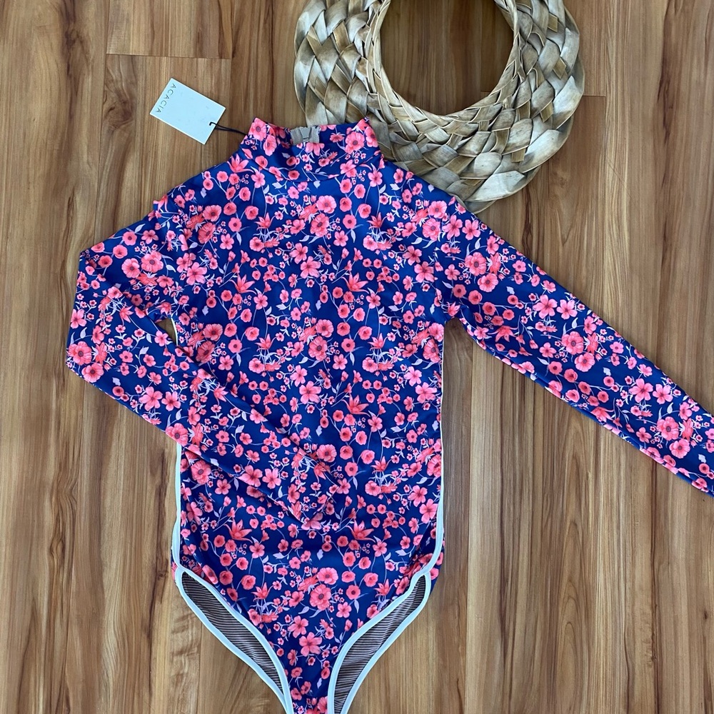 Acacia Swimwear Ehukai Rashguard in Poppy • BNWT, size Small •